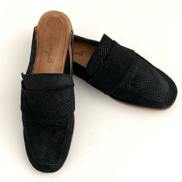 Free People Black Suede Snake Skin Pattern Loafers Mule 8 Preppy Boho Academia - Picture 4 of 14